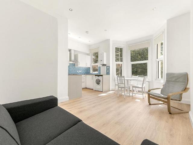 Flat for rent in Tulse Hill, Greater London