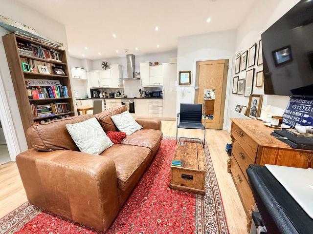 Apartment for rent in Fole, Surrey
