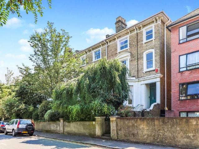 Flat for rent in Surbiton, Greater London