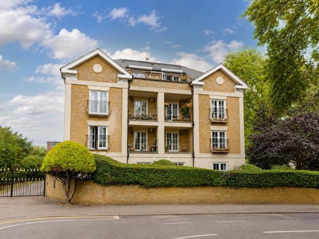 Flat for rent in South Woodford, Greater London