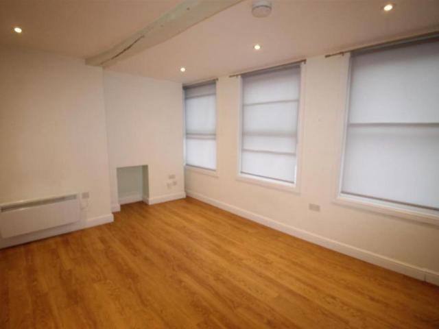 Apartment for rent in Daws Hill, Cressex