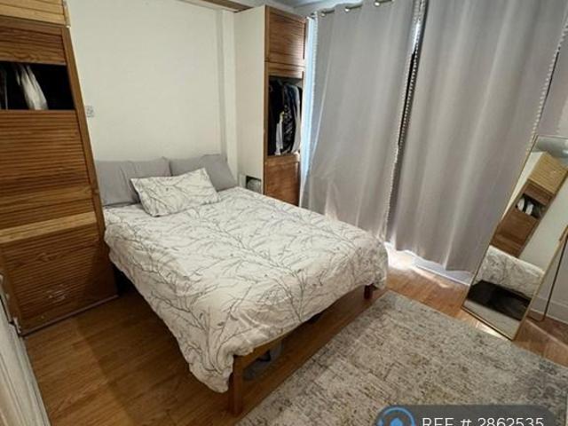Flat for rent in London Borough of Ealing, Park Royal