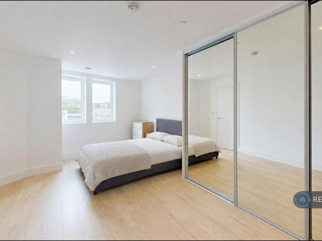 Flat for rent in London Borough of Croydon, Purley