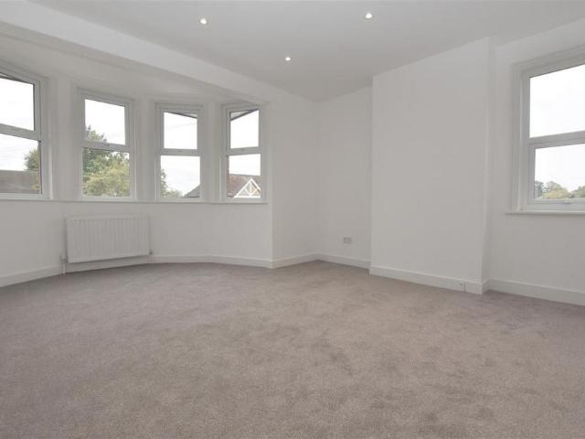Apartment for rent in Woodcote Green, Greater London