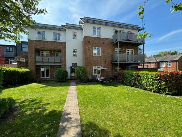 Flat for rent in Totteridge, Buckinghamshire