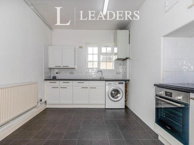 Flat for rent in Blackhills, Surrey