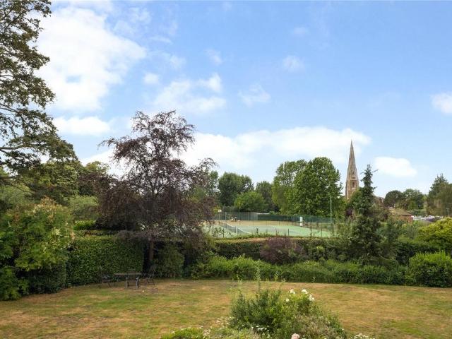Flat for rent in Blackhills, Surrey