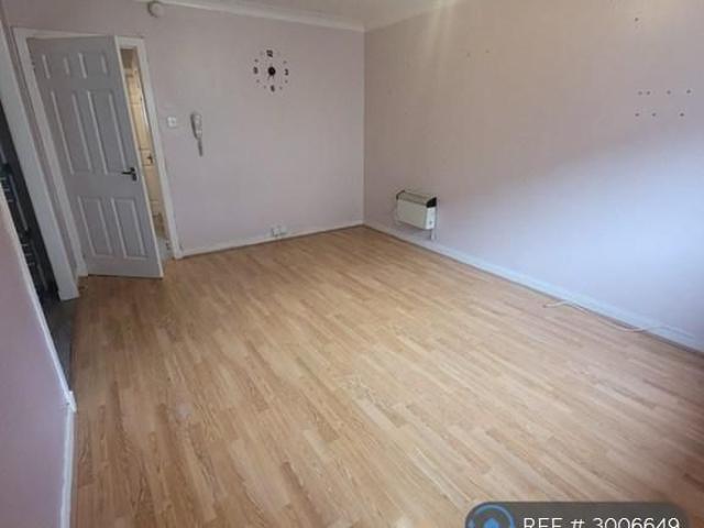 Apartment for rent in Carriagehill, Glenburn