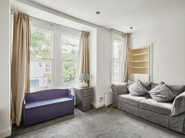 Apartment for rent in London Borough of Hounslow, Strand