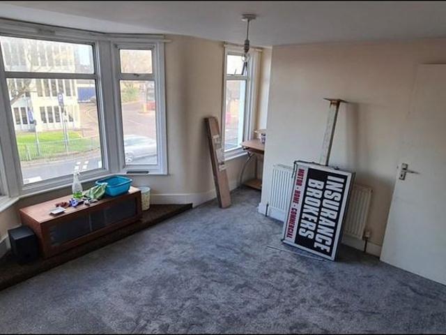 Apartment for rent in Newbury Park, Greater London