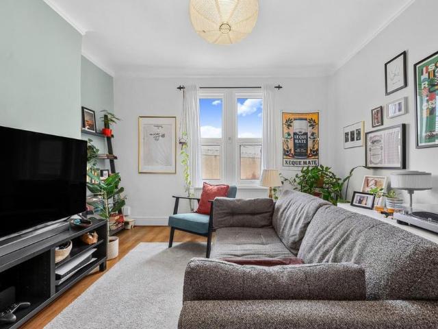 Apartment for rent in Strand-on-the-Green, Greater London