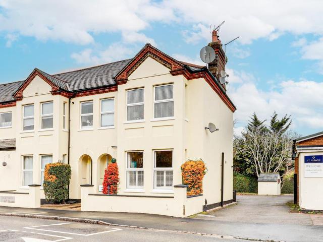 Flat for rent in St Albans, Five Acres