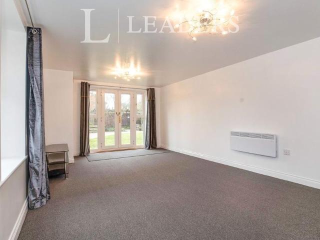 Apartment for rent in Woodloes Park, Green Close