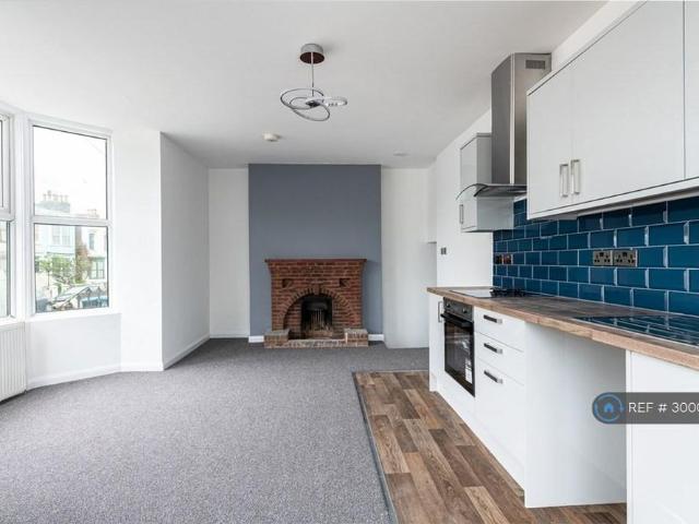 Apartment for rent in Cliftonville West, Acol