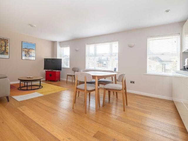 Apartment for rent in Hampton Hill, Greater London