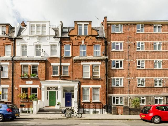 Flat for rent in West Kensington, Greater London
