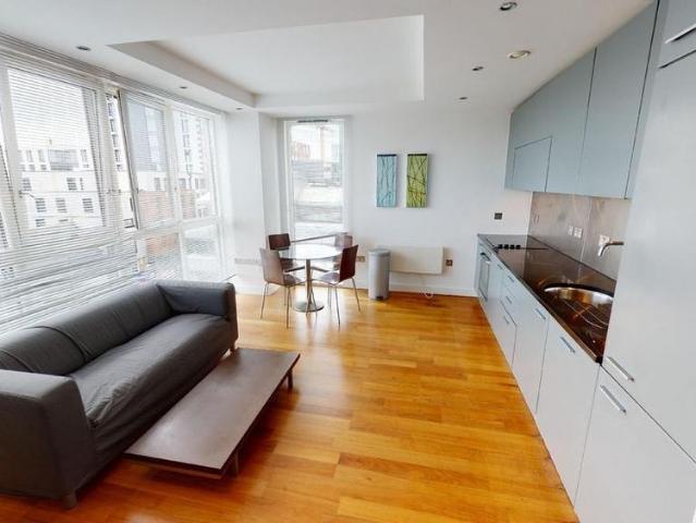 Apartment for rent in Plasnewydd, Falcon Lodge