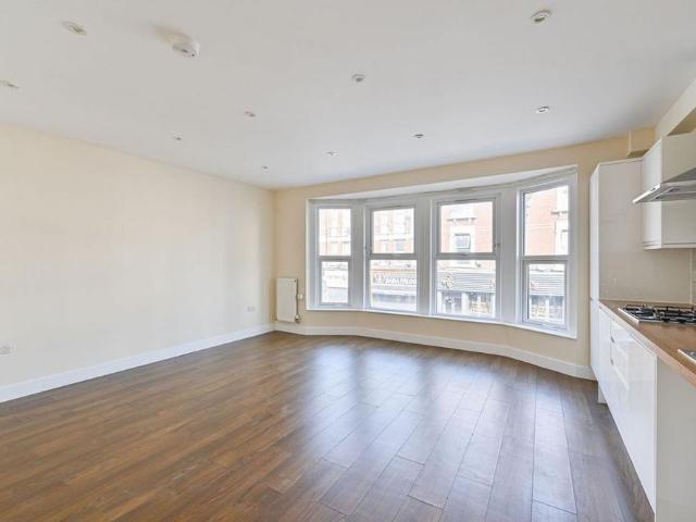 Apartment for rent in Furzedown, Greater London