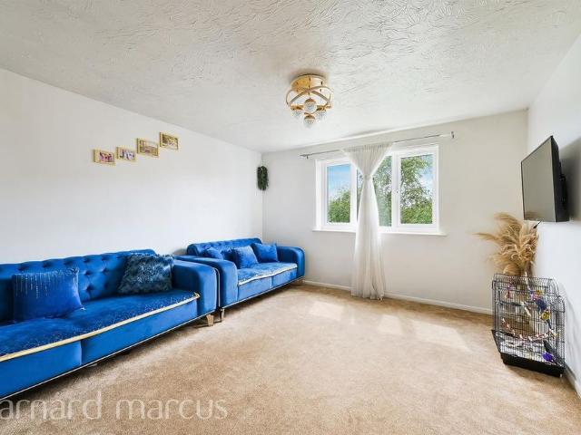 Apartment for rent in Lower Feltham, Greater London
