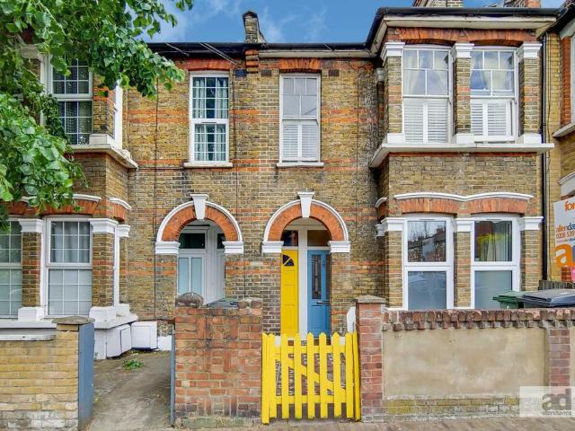 Flat for rent in Leyton, Greater London