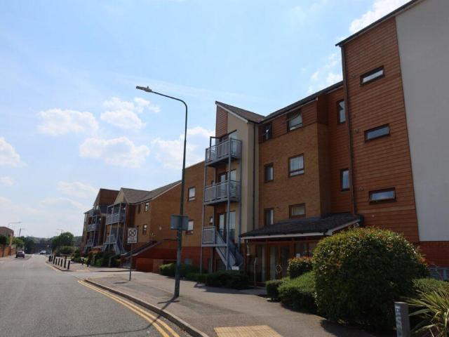 Flat for rent in Swanscombe and Greenhithe, Monks Orchard