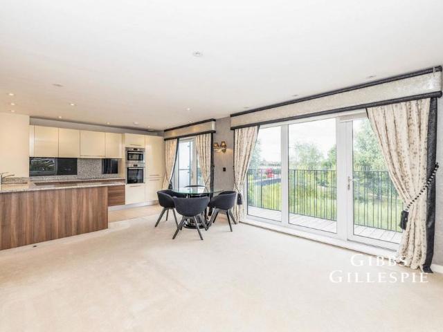 Apartment for rent in Little Stanmore, Greater London