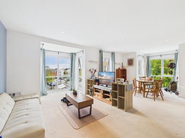 Apartment for rent in Kennet Island, Reading