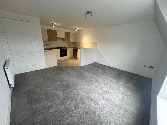 Flat for rent in Burnedge, Greater Manchester