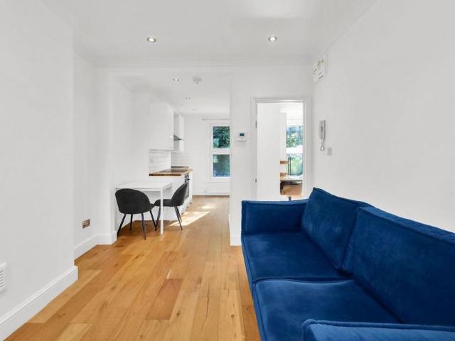 Apartment for rent in Dartmouth Park, Greater London