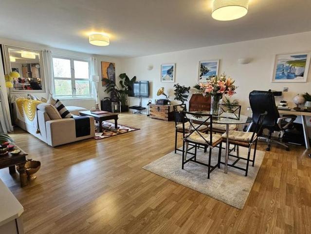 Apartment for rent in Spike Island, Feckenham