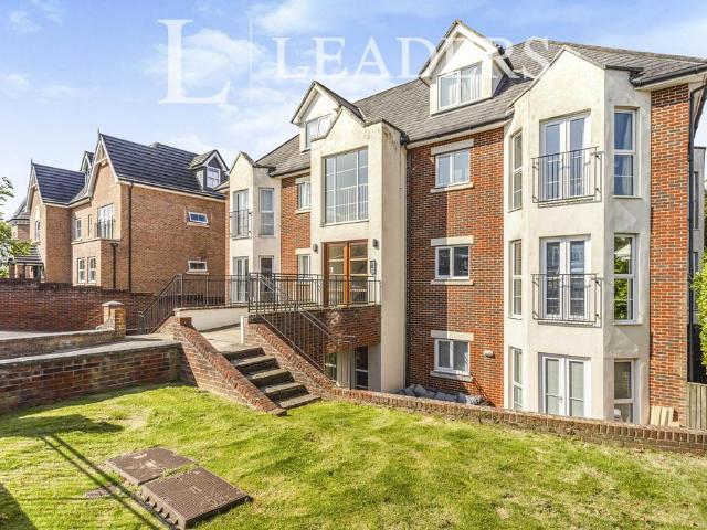 Flat for rent in Lucastes, Perryfields
