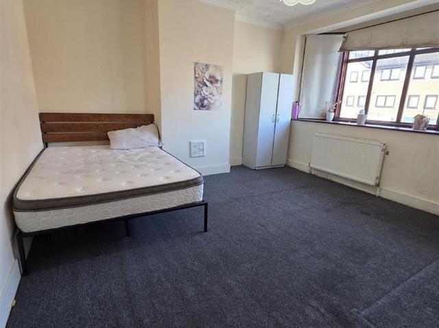 Apartment for rent in Chadwell Heath, Greater London