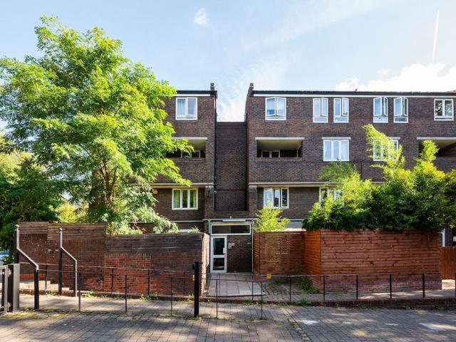 Flat for rent in Somers Town, Greater London