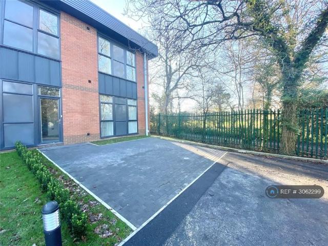 Flat for rent in Molly Millars Lane Industrial Estate, Wokingham