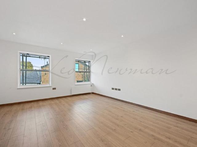 Apartment for rent in Thames Ditton, Elmbridge