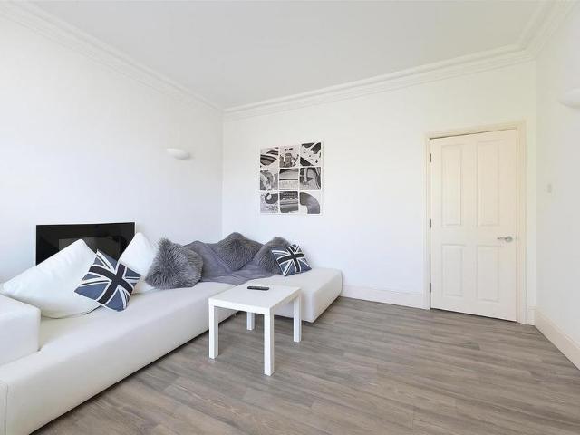 Apartment for rent in Red Hill, Surrey