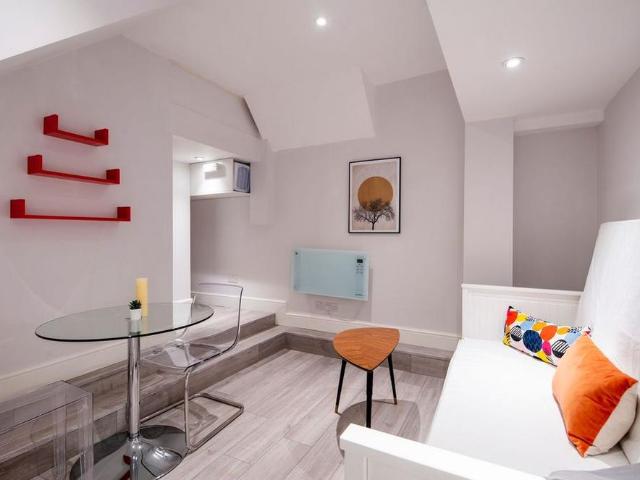 Apartment for rent in South Hampstead, Greater London