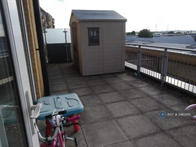 Flat for rent in London Borough of Croydon, Waddon
