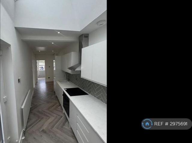 Apartment for rent in Gidea Park, Greater London