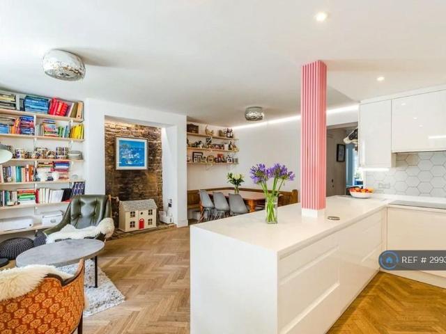 Apartment for rent in Brook Green, Greater London