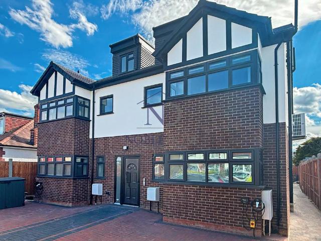 Flat for rent in London Borough of Hounslow, Feltham