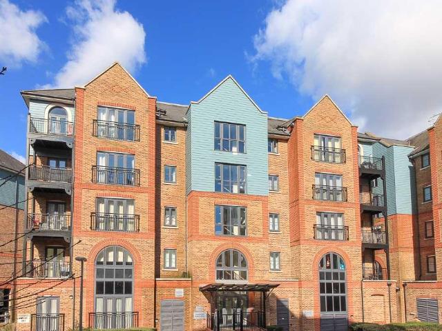 Flat for rent in Brook Street, Bourne Vale