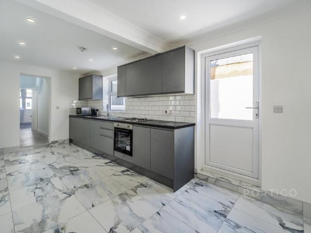 Flat for rent in Leyton, Greater London