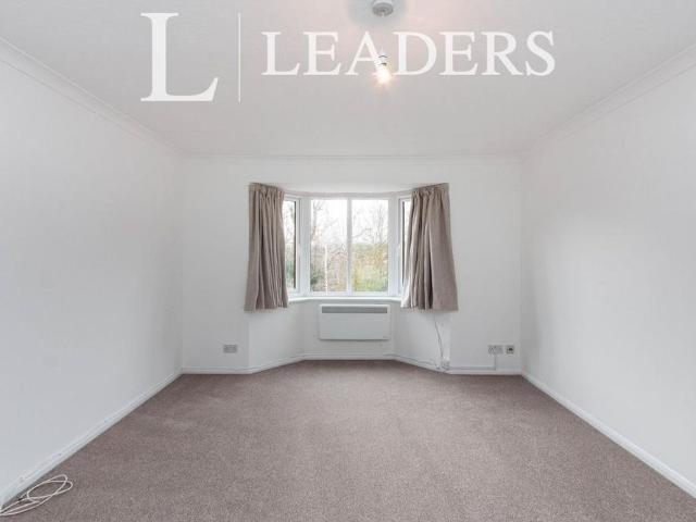 Apartment for rent in Horsell, Woking