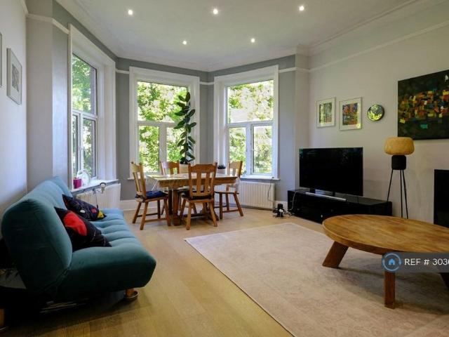Apartment for rent in Shepherd's Hill, Greater London