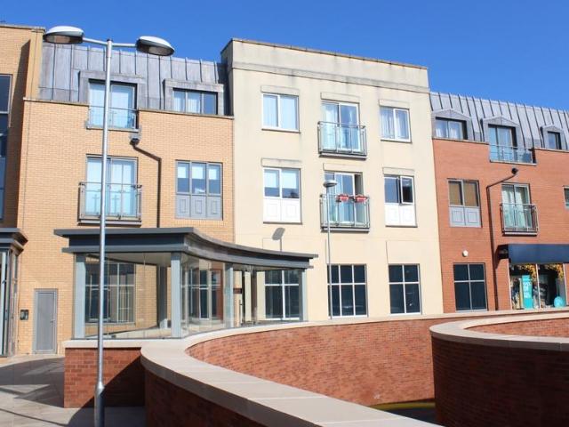 Flat for rent in Row Town, Surrey