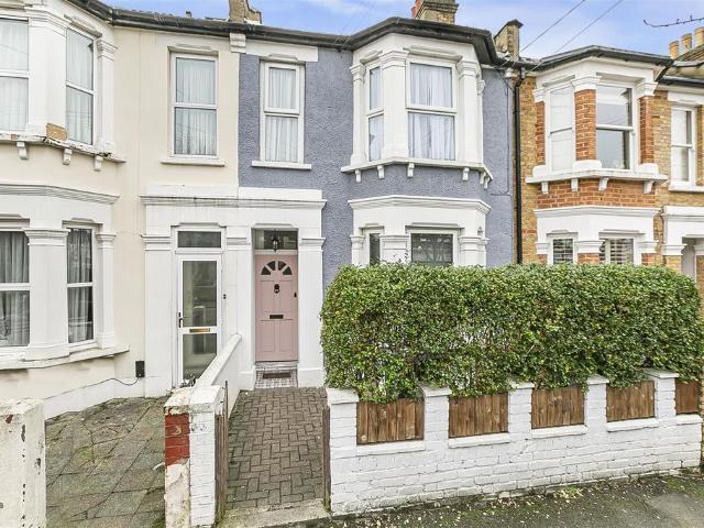 Flat for rent in Leyton, Greater London