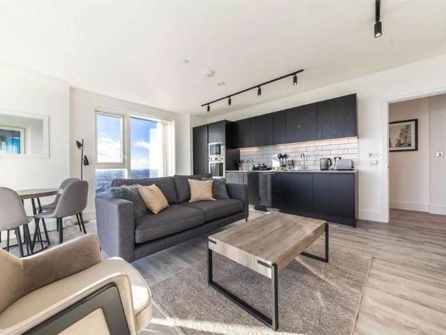 Apartment for rent in London Borough of Ealing, Park Royal