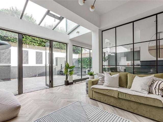 Apartment for rent in Clapham Junction, Greater London