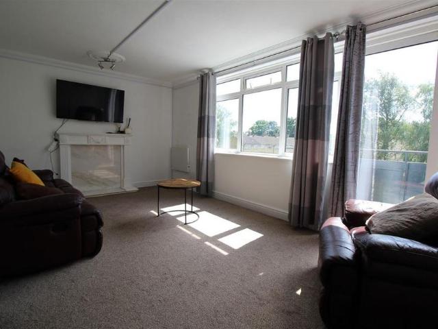 Apartment for rent in Ifield, Crawley